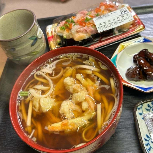 ランチday【お家ごはん・夜】☆海鮮寿司系と海鮮かき揚げうどんとレバーのソース煮❣️ﾃﾞｽ。