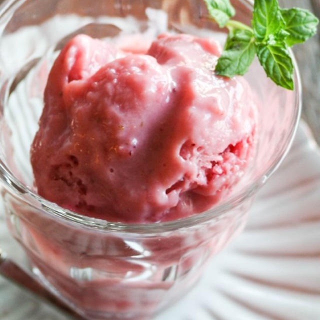 Strawberry Tofu Ice Cream苺豆腐アイスクリーム