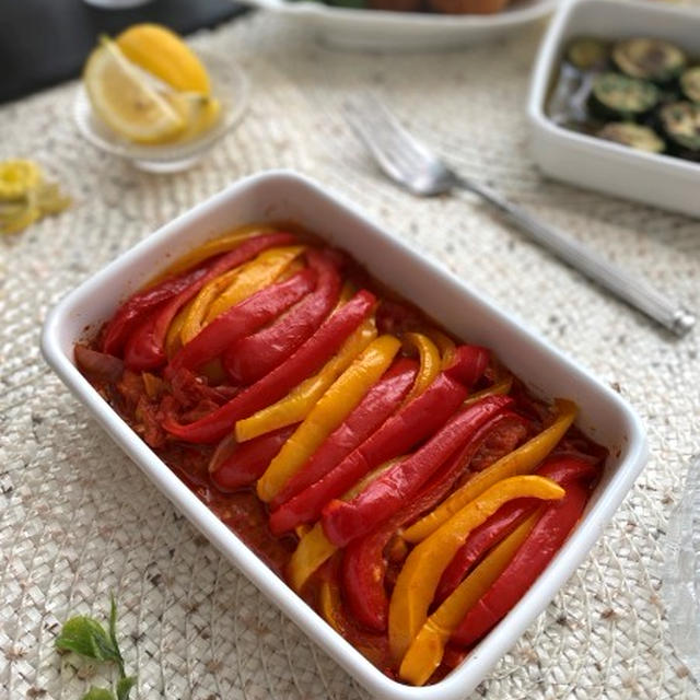 夏野菜パプリカでレモンをきかせたペペロナータ