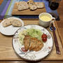 【献立】鶏むね肉のカリカリ焼き、ポテサラ、手作りパン、コーンスープ、ワイン