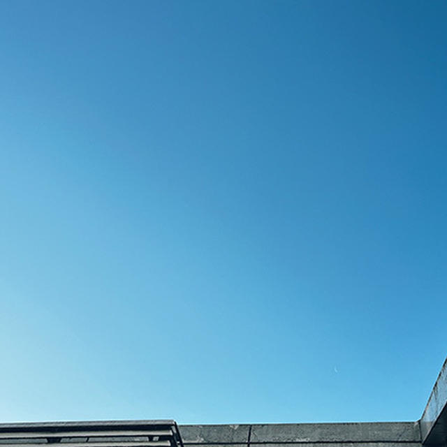 空が青い