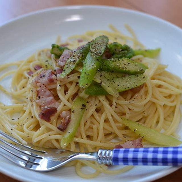 ベーコンとアスパラガスのスパゲティ