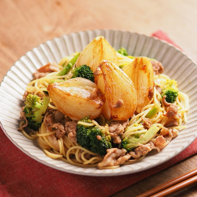丸ごと新玉ねぎの焼き肉パスタ、レシピブログ連載