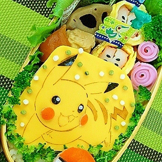 チーズでピカチュウ弁当＆パン2種類