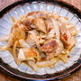 鶏肉は焼いてから切る「鶏と新玉ねぎのピリ辛炒め」&また当分行けないかな「びっくりドンキー」