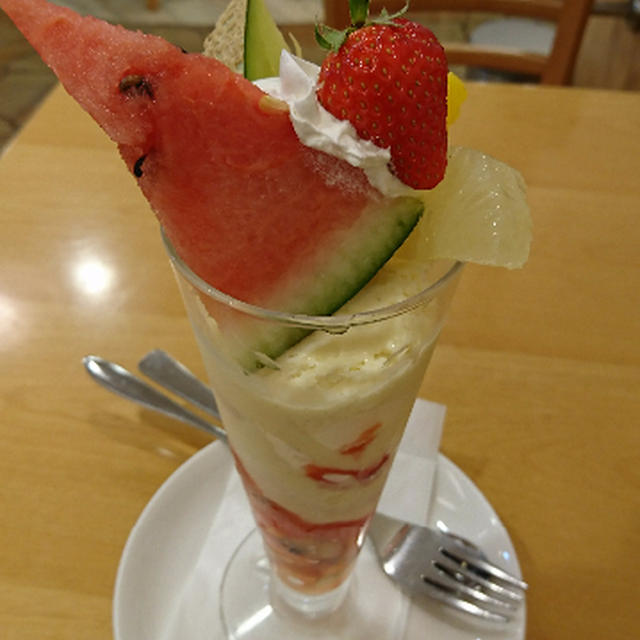 フルーツパフェ