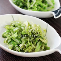 キャベツのエスニック風サラダとタイ食材専門店でお買い物。