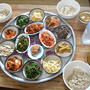 【韓国　光州広域市】　パルドサンガン　八道江山(팔도강산)　麦定食と野菜でヘルシービビンパ