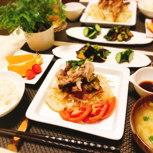 茹でキャベツにカリカリ豚バラを乗せてポン酢で頂くさっぱり夕ご飯