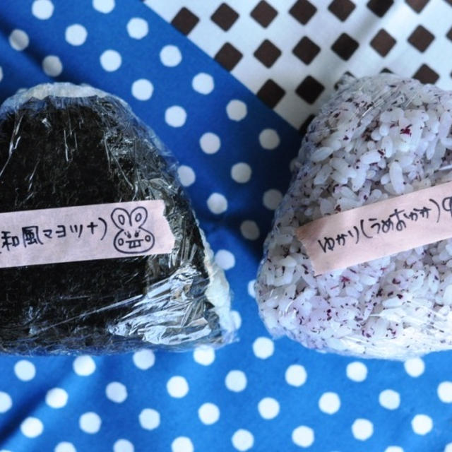 のりおにぎりとゆかりおにぎり弁当。