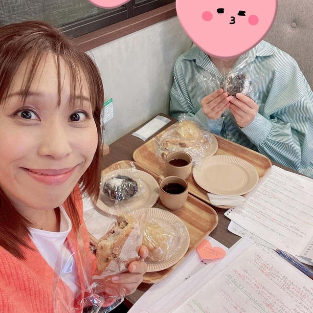 お友達とカフェでお勉強です！！