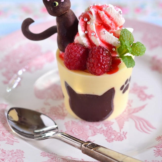 パフェの日に黒猫パフェ
