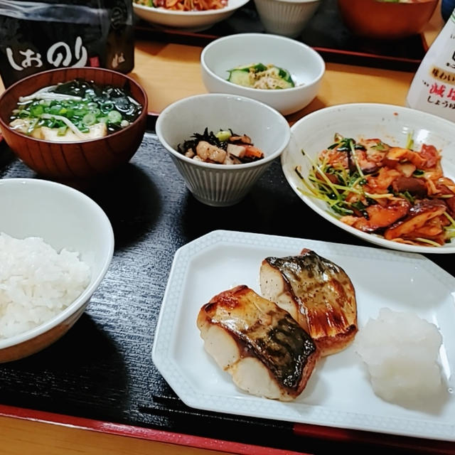 ”焼き魚”と”豚キムチ”の晩ごはん‥