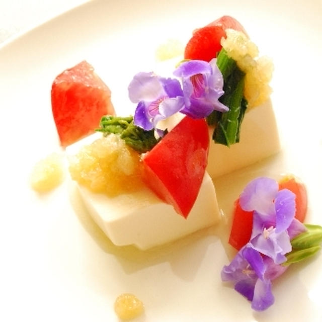 玉ねぎドレッシングで食べる豆腐の花サラダ