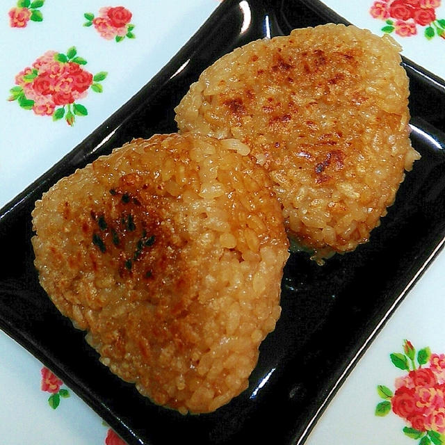 おいしいが止まらない☆八方だし飯で簡単焼おにぎり