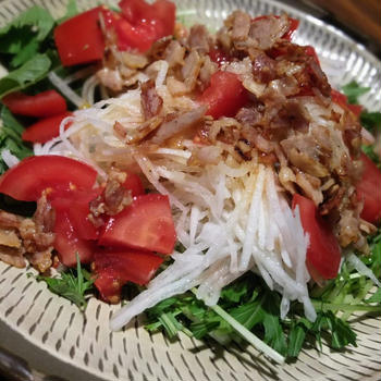 フライパンでドレッシング・大根水菜とベーコンのサラダ