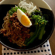 肉味噌そば、白茄子と肉味噌チーズのホットサンド