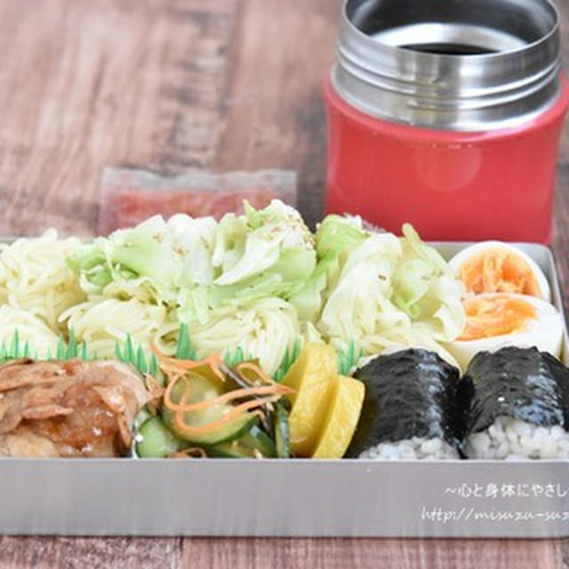 行列のできる店のラーメンシリーズ。広島辛口つけ麺弁当