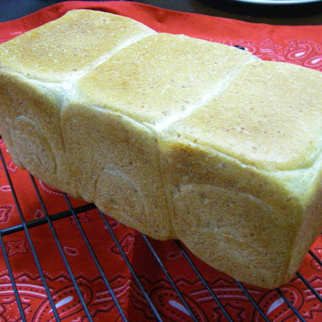 全粒粉ライ麦食パン