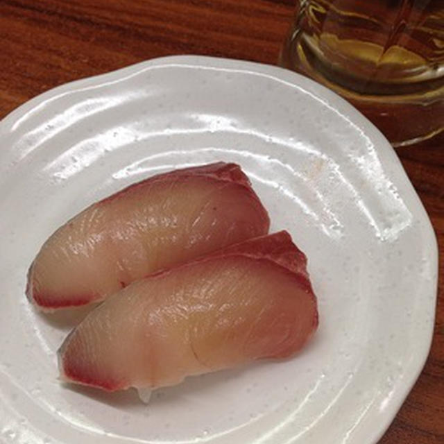買い出しついでに立食い寿司「たっちゃん」へ