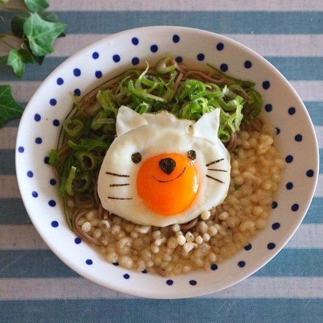 ネコちゃん目玉焼き乗せ＊デコ蕎麦