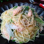 鮭の中骨缶詰知ってる？鮭缶と水菜のガーリックチーズパスタ【ワンパン☆パスタ】