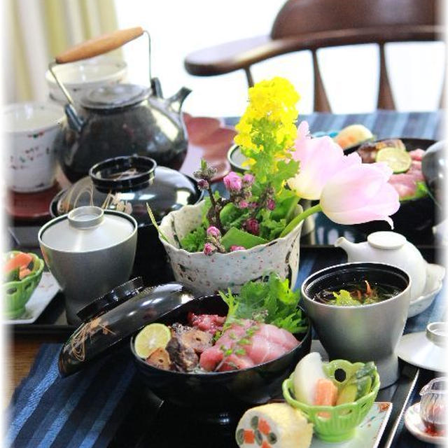 まぐろの　巴どんぶり。の　お昼ごはん。