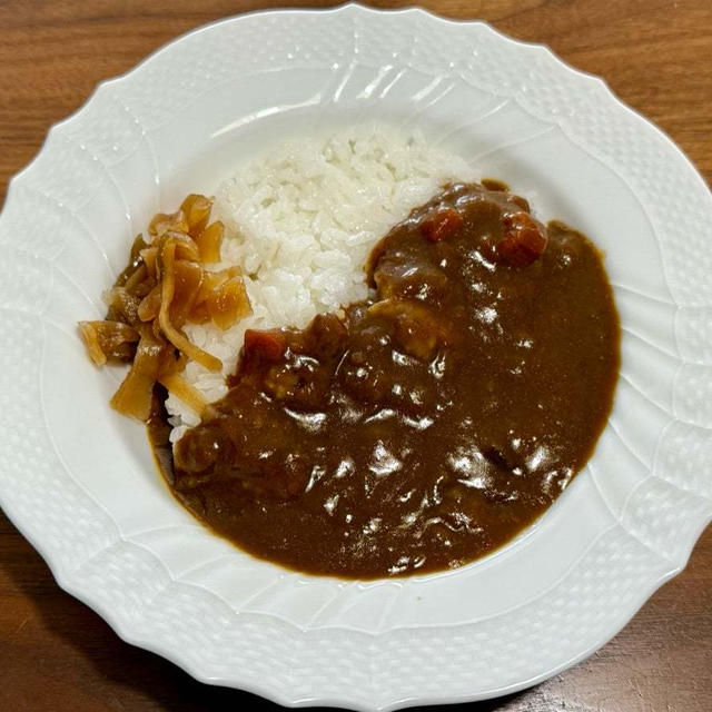 今日のランチはレトルトカレー