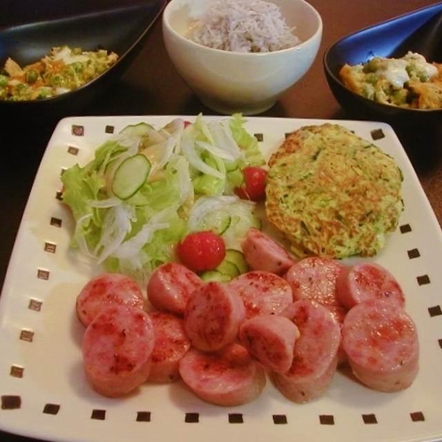 ズッキーニのパンケーキとうすいえんどう豆の玉子とじ