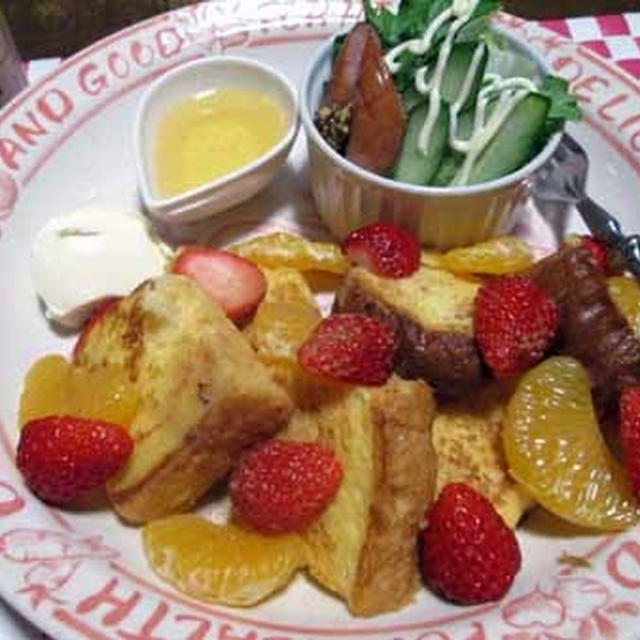 上質のはちみつとたっぷりフルーツのフレンチトースト