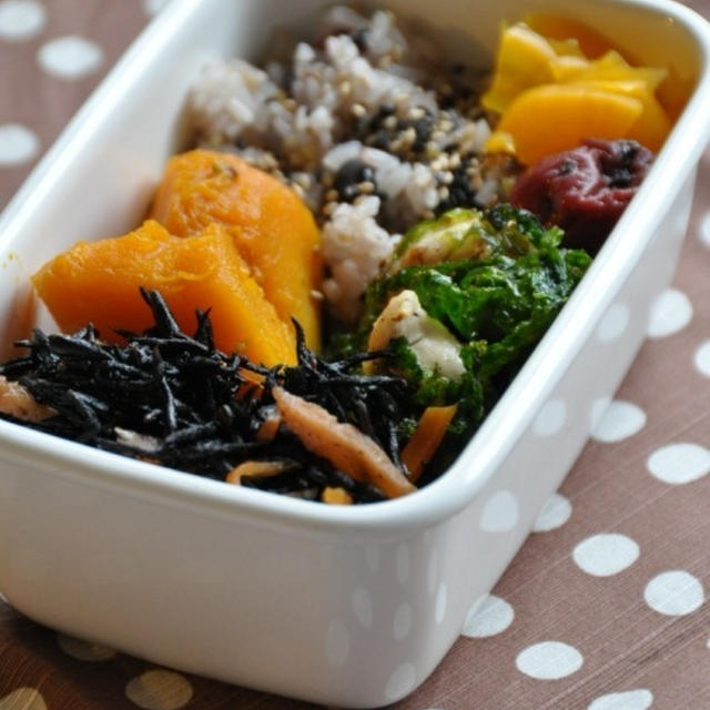 鶏むね肉の天然あおさまぶし弁当。