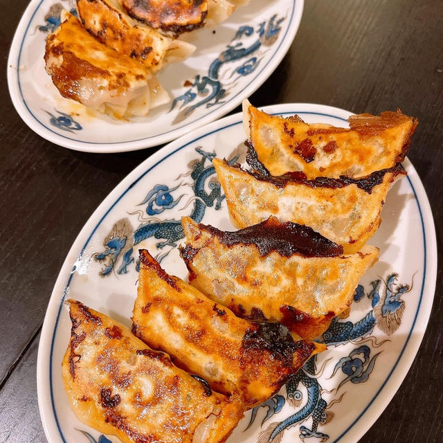 打ち合わせのおやつは爆汁肉餃子です〜！！