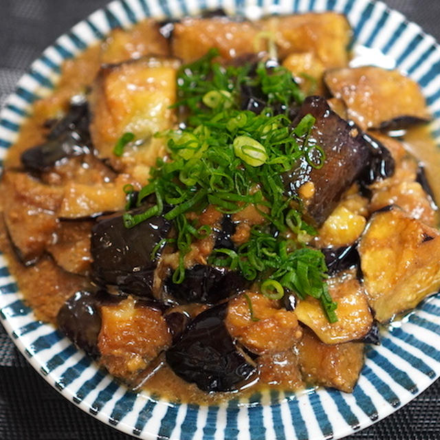 茄子で作るオススメレシピ「揚げ茄子の胡麻味噌和え」