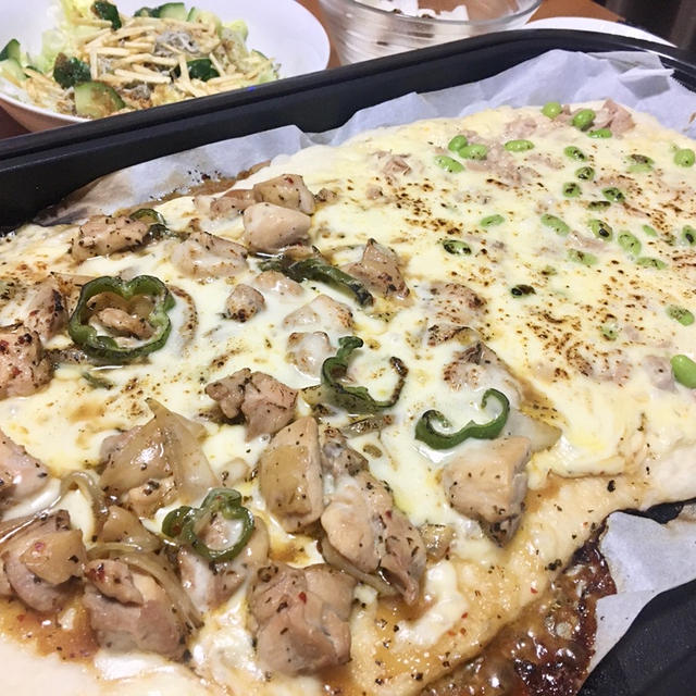 【絶品】鶏肉のハーブソテーピザは鉄板で焼いてカリッカリ！