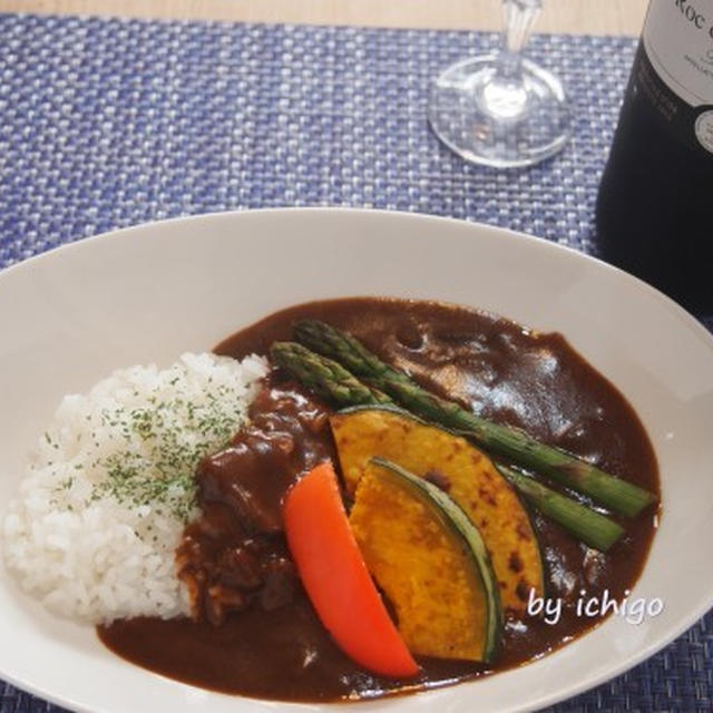 ハウス「ザ・ホテル・カレー」｜箱ごとレンジでチンできるなんて画期的！