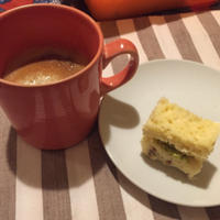 栗入りケーキのピスタチオサンド