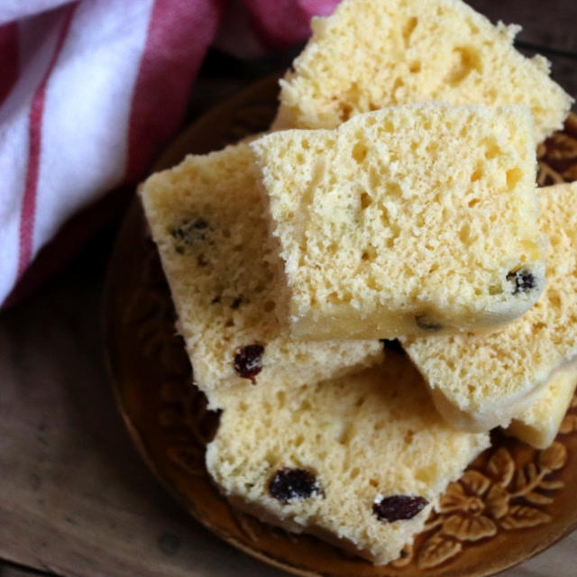 簡単！ホットケーキミックス使用♪レンジで4分！レーズン蒸しケーキ