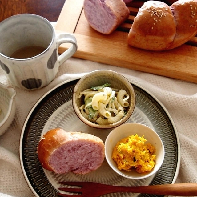 エンゼル型で・・紫芋のちぎりパン＆にゃにゃ♪