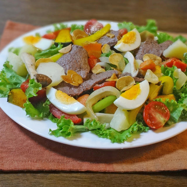 今日は焼き肉の日、「焼き肉の彩りサラダ」をつくりました！