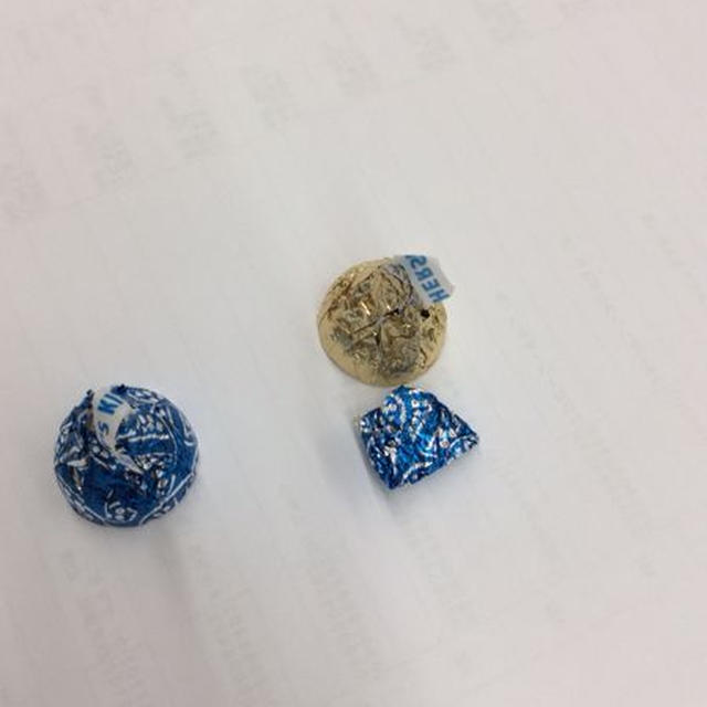 本日のおやつはキスチョコ