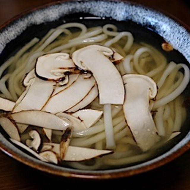 朝から贅沢に「松茸うどん」