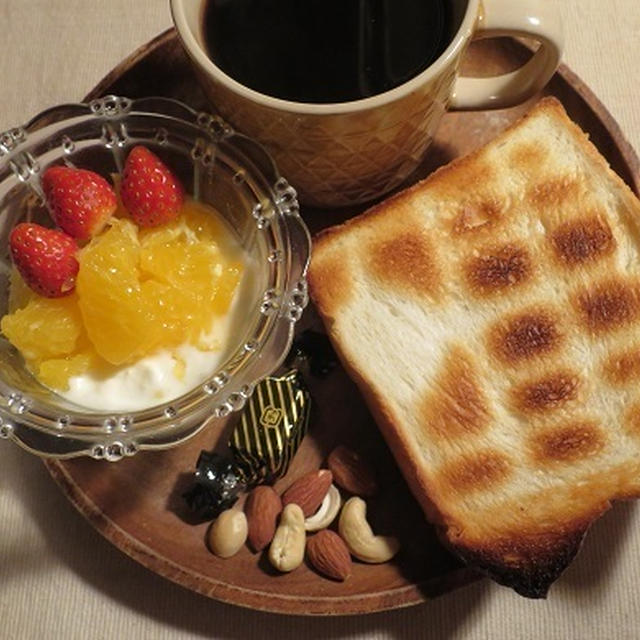 ＧＡＵＣＨＥのホテル食パン＆天然酵母食パンの朝～♪