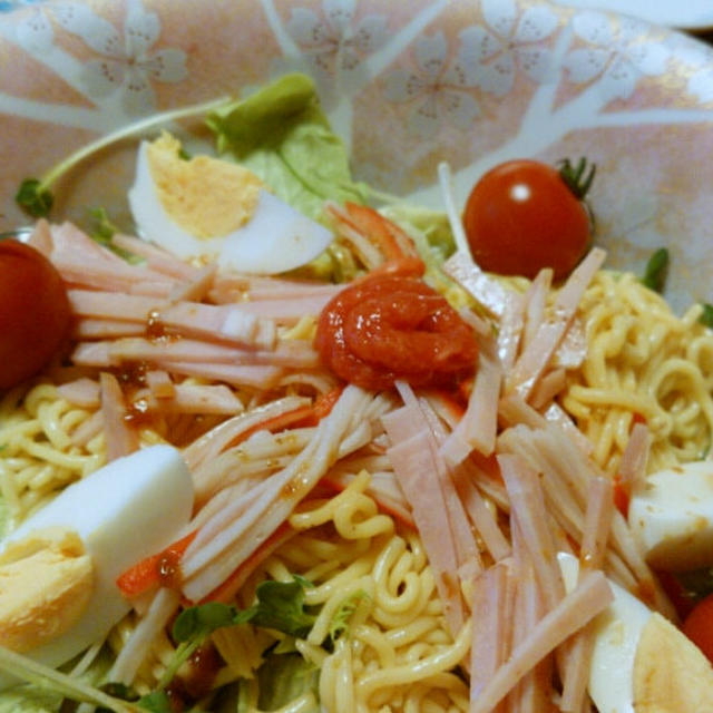 こんにゃく麺でラーメンサラダ　きざみ紅しょうが風ペーストをアクセントに