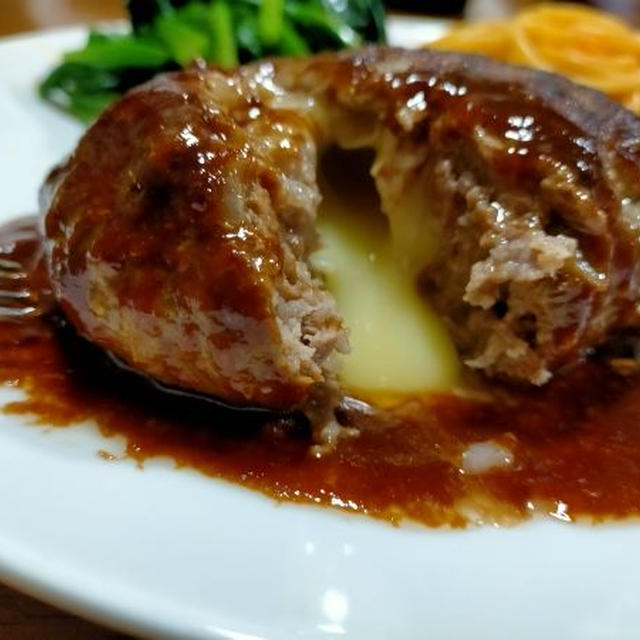 ミニカマンベールチーズがちょうどいいハンバーグ