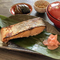 作り置きでお弁当にも ひと手間かけた鮭の西京焼き