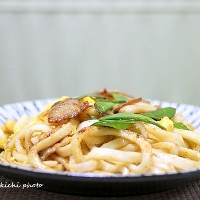 醤油の香ばしさが最高「シンプル焼きうどん」＆「お土産でいただいたスルメイカの干物」