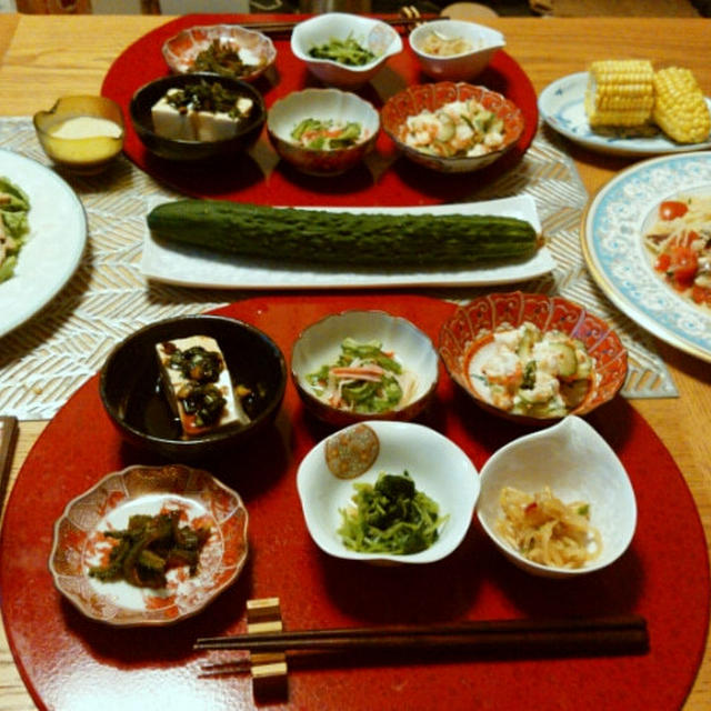 トマトと茄子の冷たいパスタ、鶏むね肉のめんつゆ煮サラダと小鉢6品＋プランターのきゅうりとプチトマ