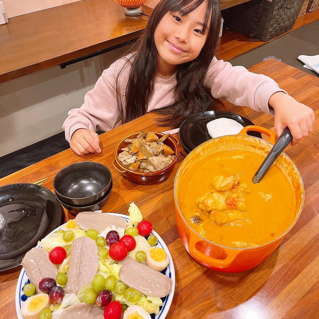 晩御飯はチキンバターカレーです！！