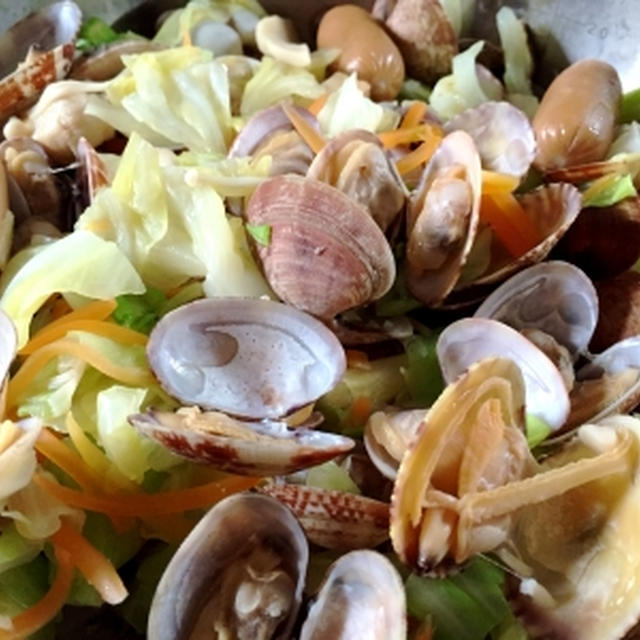 アサリとキャベツの蒸し煮＆お赤飯♪