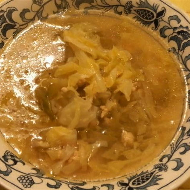鶏挽き肉とキャベツのスープ♪